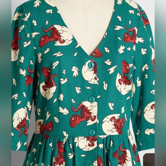 Dangerfield Velociraptor Dino Collared Boxy Shirt - Green happy birthday - Picture 5 of 12